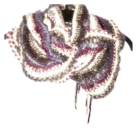 💰PRICE DROP💰Mexx Spiral Scarf 🧣🧣🧣 - Picture 1 of 4